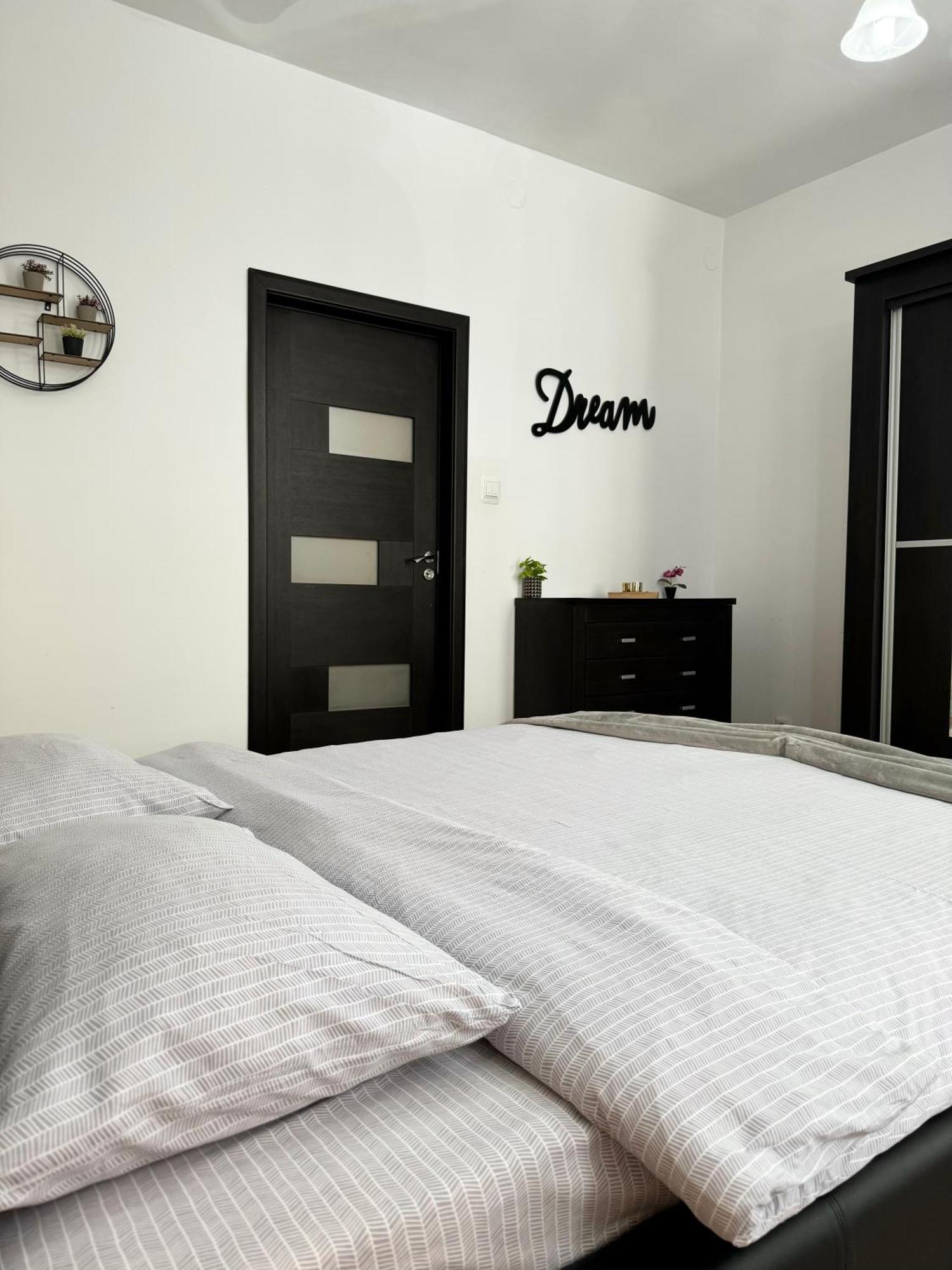 Ada'S Luxury Apartament&Studio - Old City Брашов Экстерьер фото
